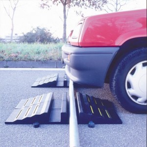 Cevni most, za cevi/kabel do premer 75 mm, črn z rumenimi odsevnimi trakovi, Š 300, G 855 mm