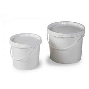 UN vedro iz PP, 5,5 L, belo s pokrovom in plastičnim ročajem, PU = 10 kosov